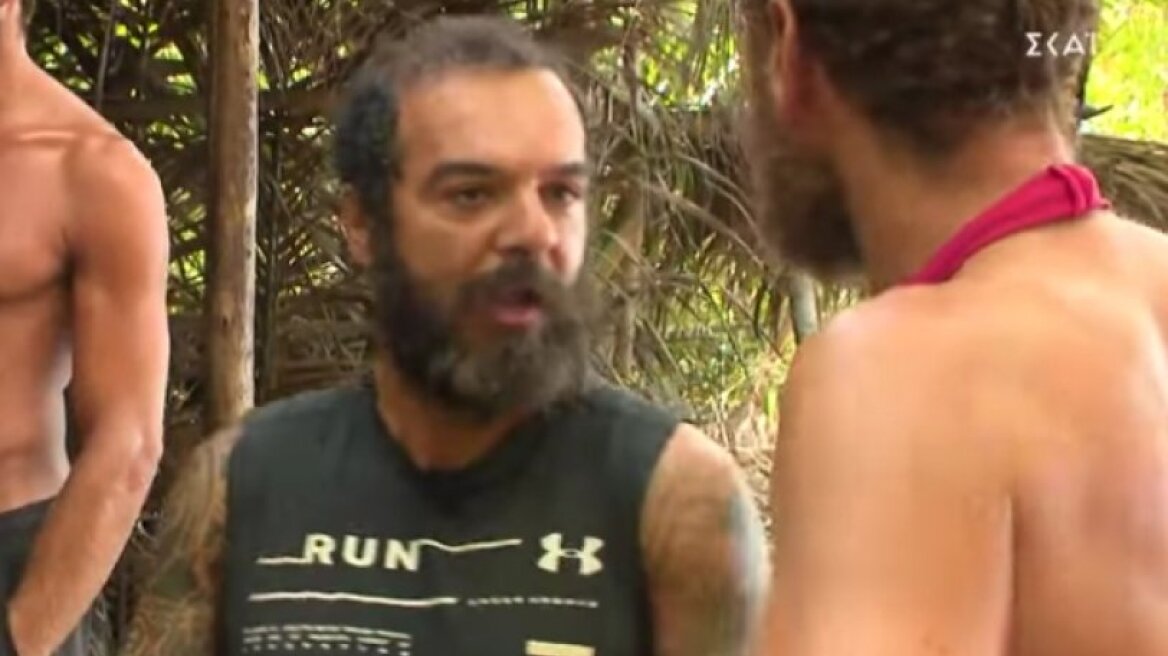 Survivor: Αντάλλαξαν «γαλλικά» Τριαντάφυλλος και Κώστας, «είσαι μ…ς και ανόητος» 
