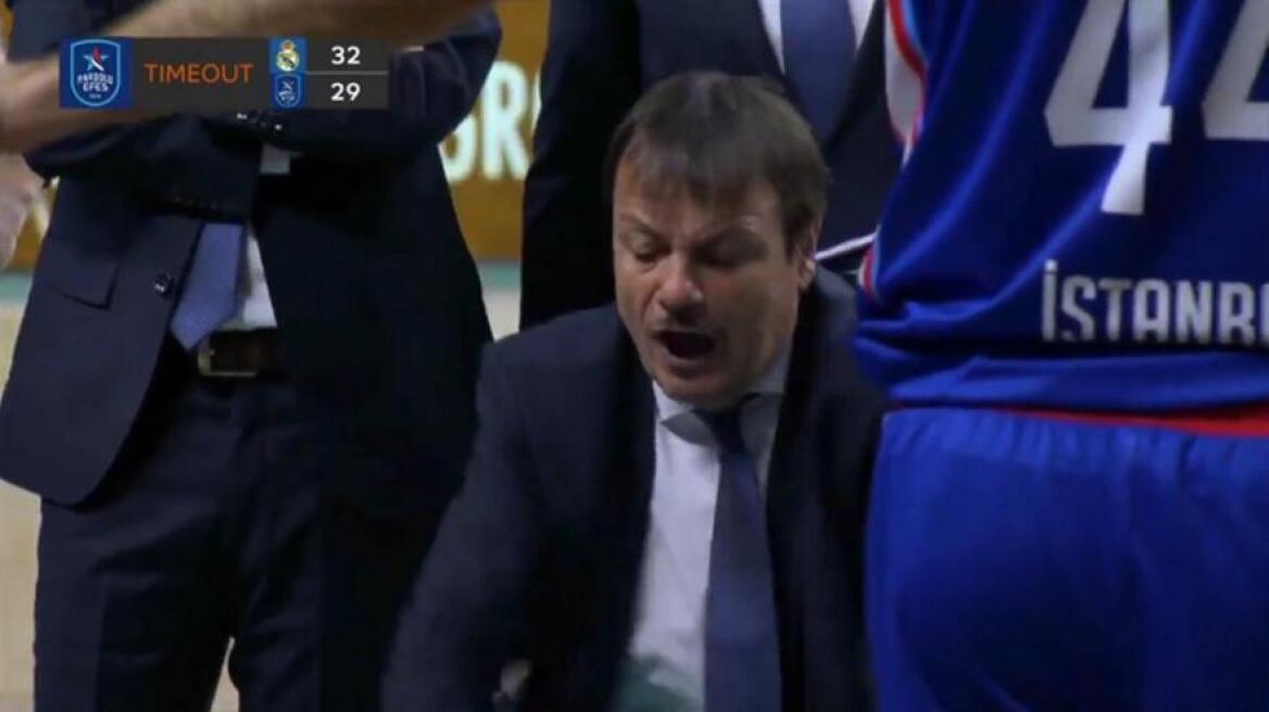 Έξαλλος Αταμάν: «Μην μιλάτε και παίξτε μία γ.....η άμυνα!»