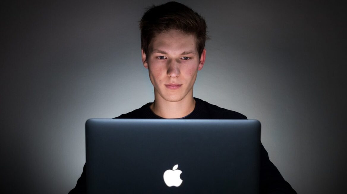 Τηλεργασία: Έξι top tips που ξεκουράζουν τα μάτια από την οθόνη