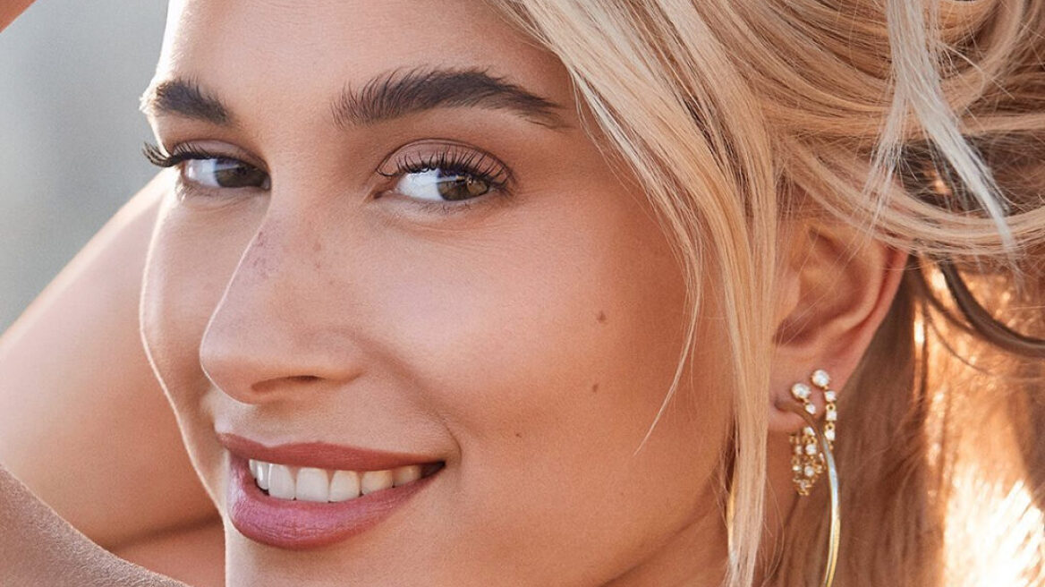 Η Hailey Bieber θα σας πείσει να τολμήσετε τη ροζ σκιά