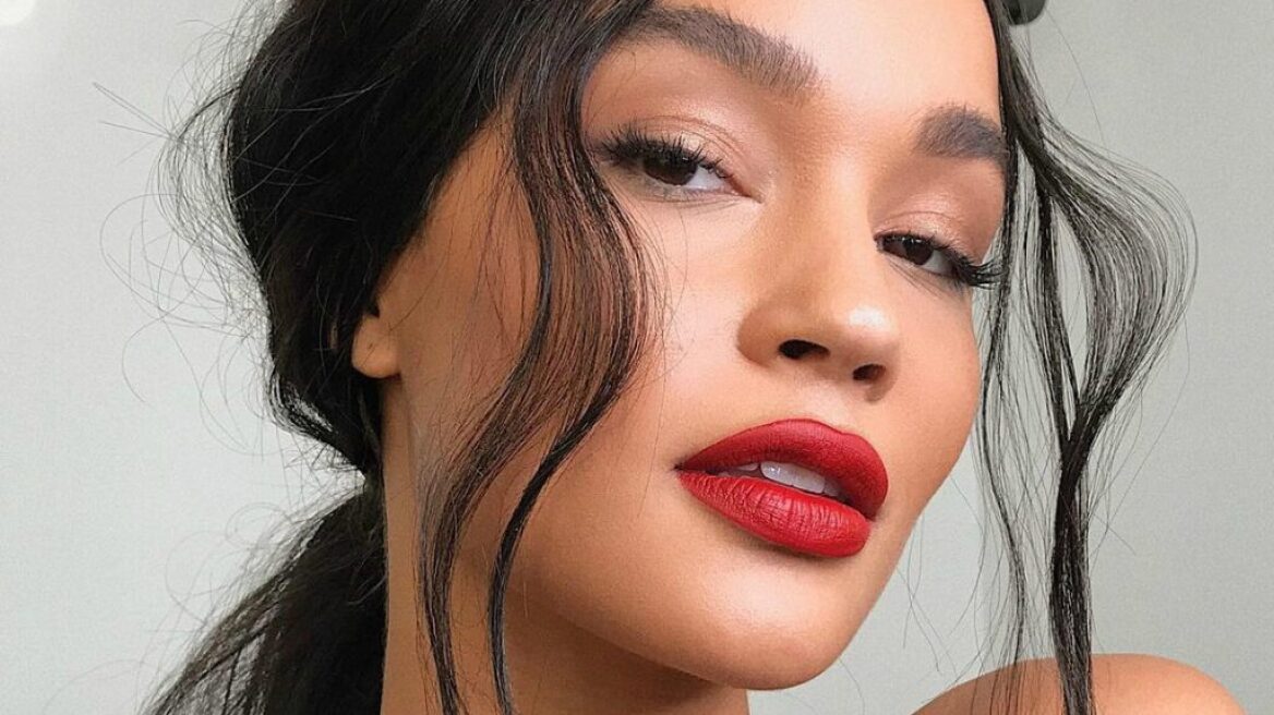 2016 vs. 2021: Ένα challenge στο TikTok δείχνει πόσο έχουν αλλάξει οι τάσεις στο μακιγιάζ