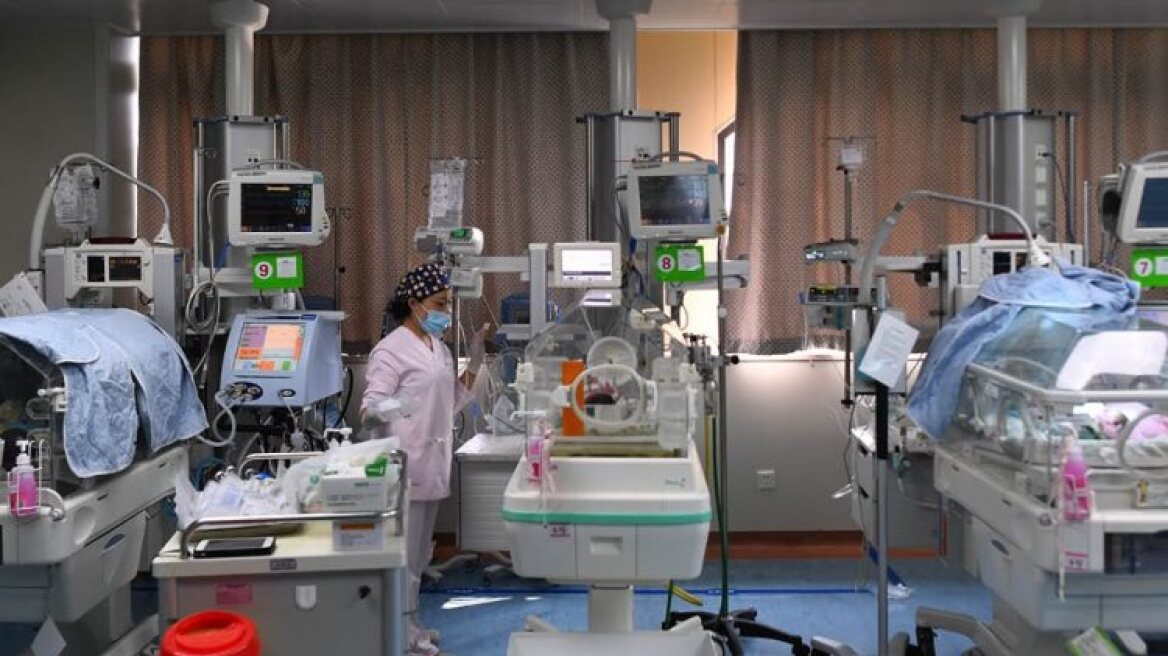 Απόλυτη ασφυξία στα νοσοκομεία - Ρεκόρ στις εισαγωγές - Ελπίδες από self test και εμβολιασμούς 