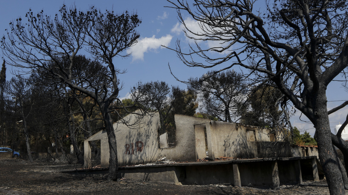 Πυρόπληκτοι από το Μάτι: Μας διώχνουν από τις στρατιωτικές κατασκηνώσεις του Αγίου Ανδρέα