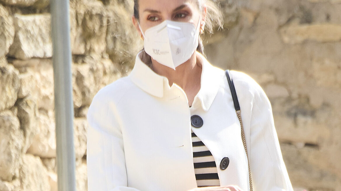 Βασίλισσα Λετίσια: Πιο κομψή από ποτέ με black & white