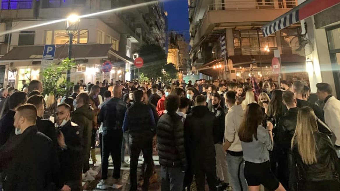 Κοσμοσυρροή και στη Θεσσαλονίκη: Δείτε φωτογραφίες και βίντεο από την παραλία