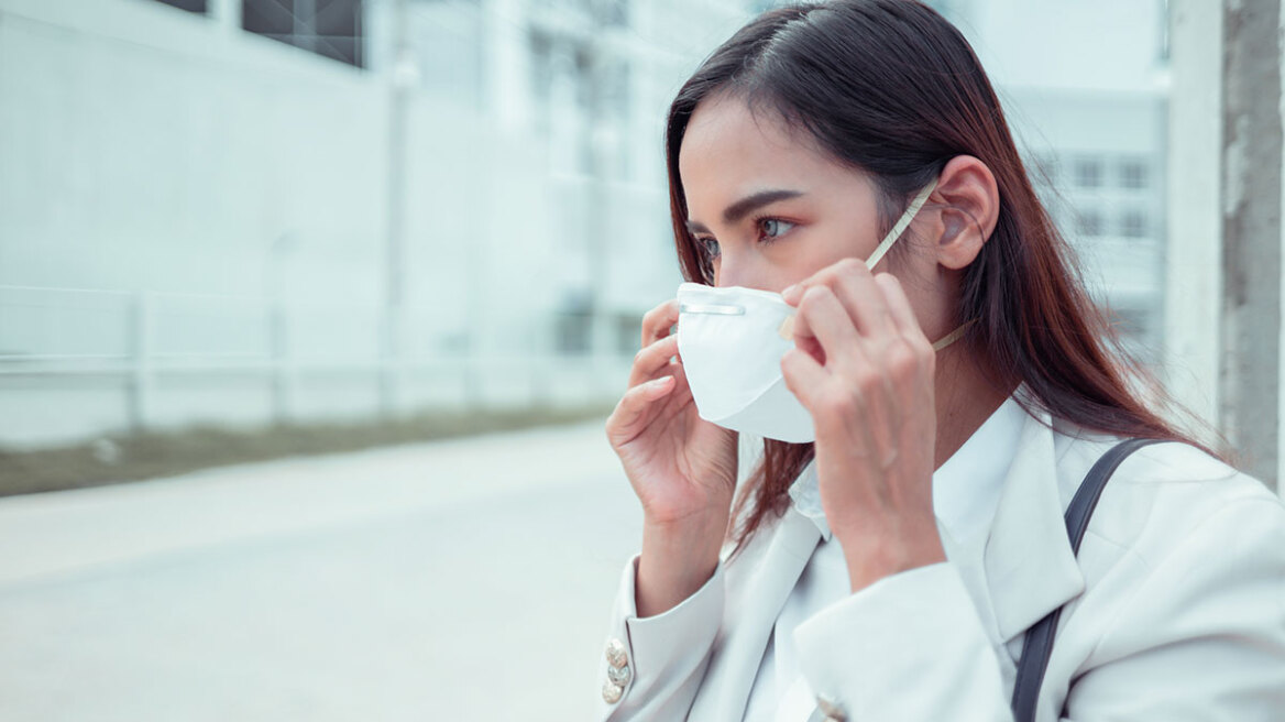 Κορωνοϊός: Οκτώ συμπτώματα που δεν πρέπει να αγνοήσετε – Ακόμη και αν έχετε «περάσει» Covid-19