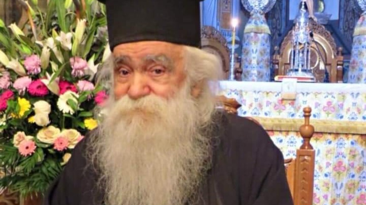 Ανανίας Κουστένης: Διασωληνωμένος με κορωνοϊό στο «Αττικόν» ο... ροκ ιερέας των Εξαρχείων