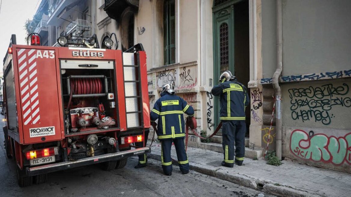 Φωτιά σε μονοκατοικία στην Πετρούπολη