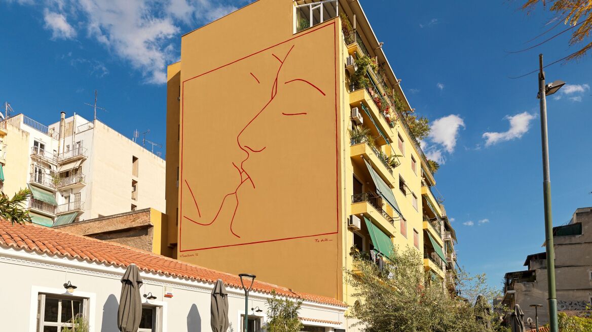 Ένα «Φιλί» - έργο τέχνης ομορφαίνει την Αθήνα