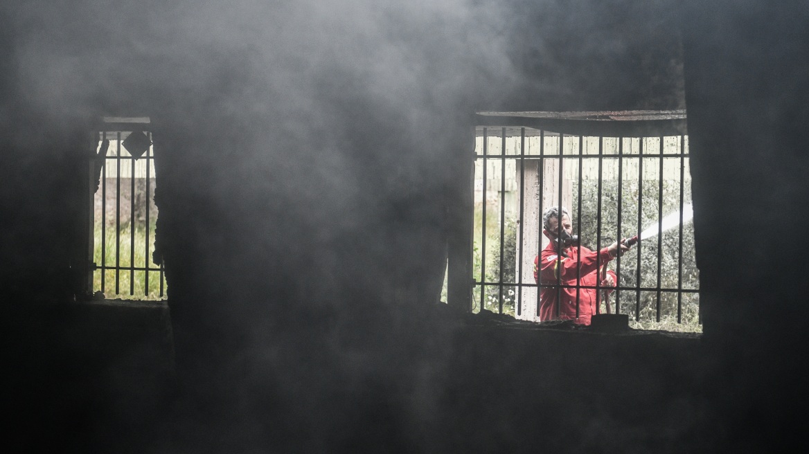 Σάμος: Υπό έλεγχο η πυρκαγιά – Κάηκε εγκαταλελειμμένη αγροικία