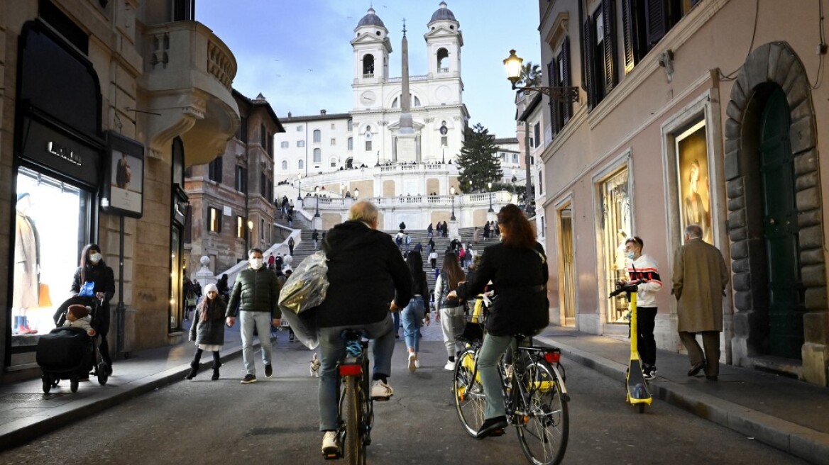 Κορωνοϊός - Ιταλία: Στα 8.864 «έπεσαν» τα νέα κρούσματα - 316 οι νεκροί