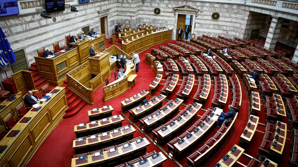 Ακαταδίωκτο: Ο ΣΥΡΙΖΑ στοχοποιεί τους λοιμωξιολόγους - Πρέπει να μην κινδυνεύουν από τους ψεκασμένους, λέει η κυβέρνηση