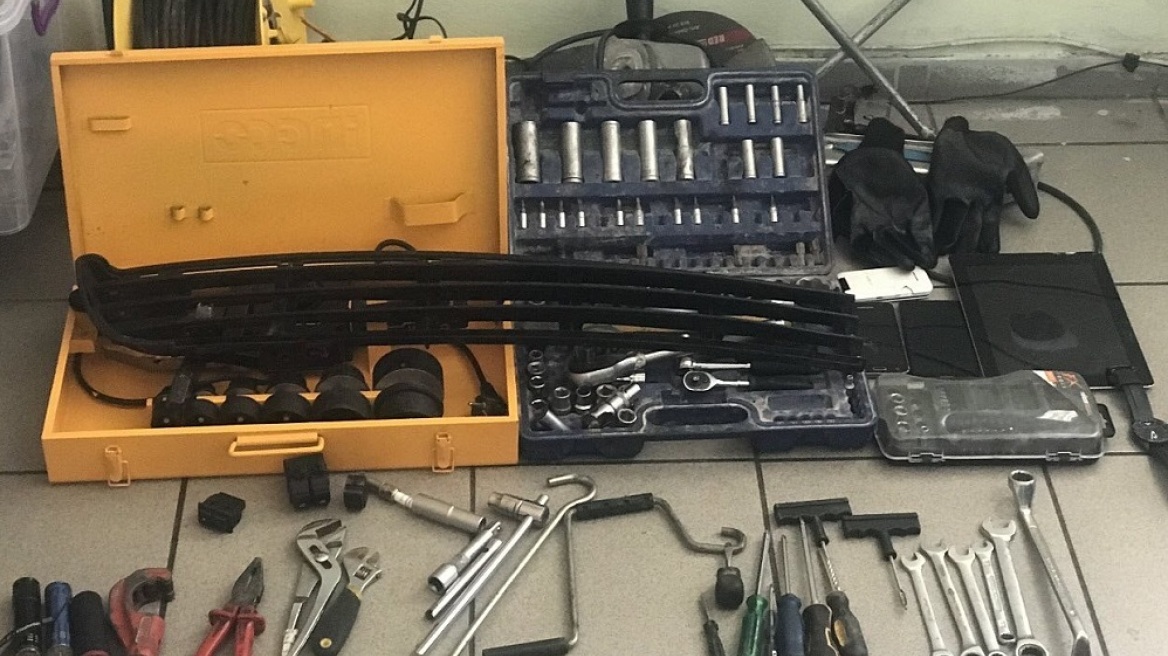 Σπείρα έκλεβε καταλύτες από αυτοκίνητα σε Μενίδι και Ελευσίνα - Εξιχνιάστηκαν 23 περιπτώσεις