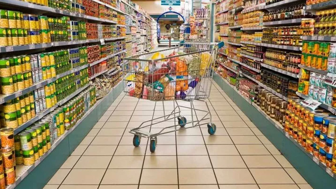 Πιτσιρίκες ξάφριζαν προϊόντα από σούπερ μάρκετ στην Τρίπολη