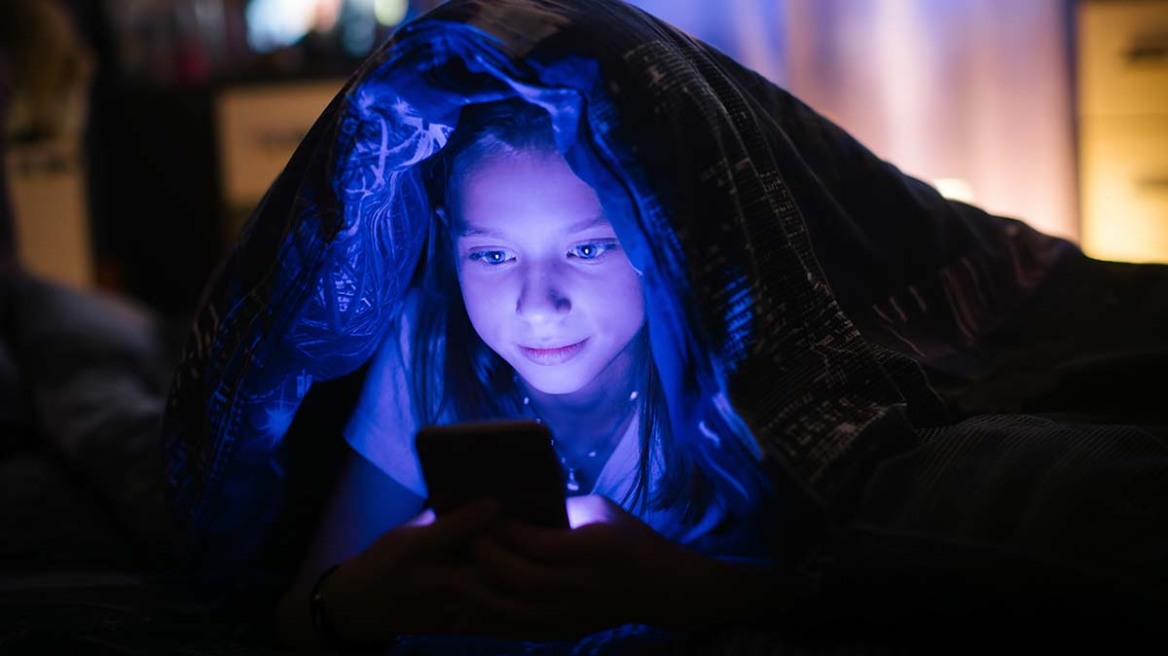 Εθισμός στο διαδίκτυο: Θέστε όρια για να μην «κολλάει» το παιδί