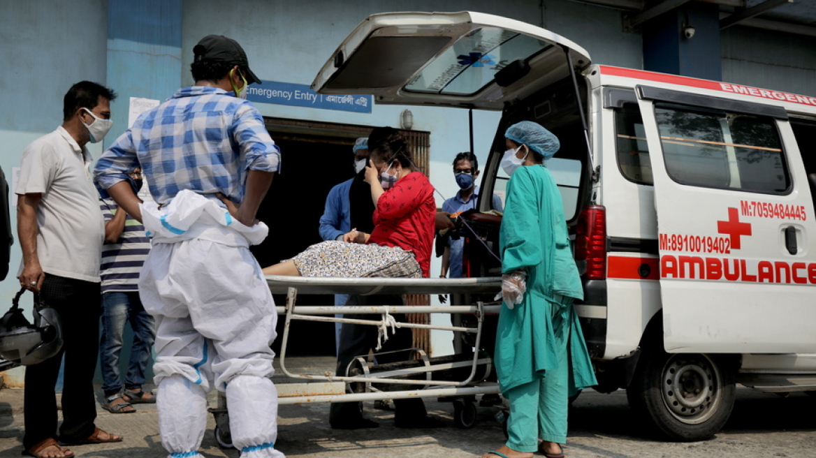 Κορωνοϊός - Ινδία: Δραματική η κατάσταση - Παγκόσμιο ρεκόρ άνω των 379.000 κρουσμάτων σε 24 ώρες