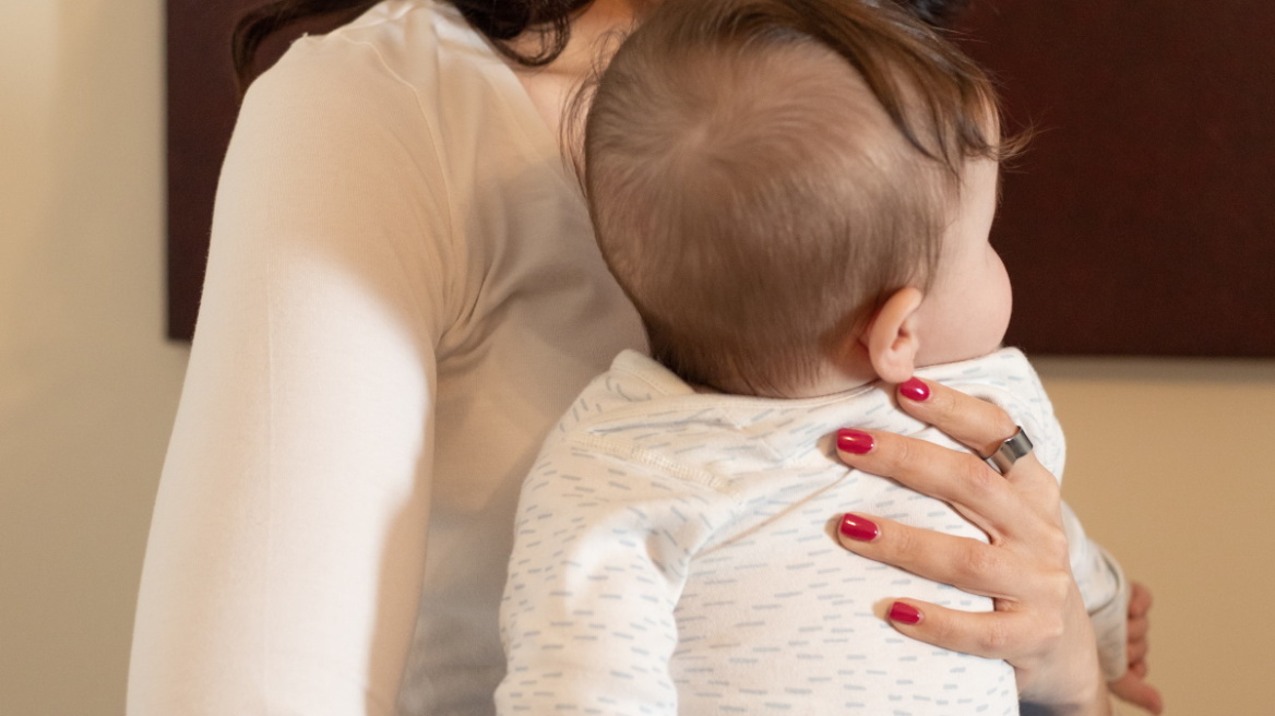 H παγκόσμια πρωταθλήτρια Debate, περιγράφει πώς η γέννηση του γιου της τη θεράπευσε από τον καρκίνο της μήτρας