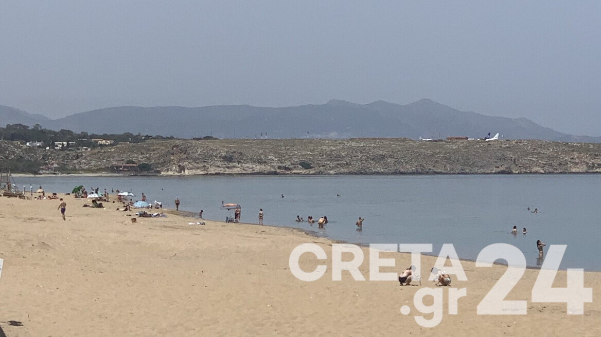 Κρήτη: Πάσχα στις παραλίες για τους κατοίκους του Ηρακλείου - Δείτε φωτογραφίες