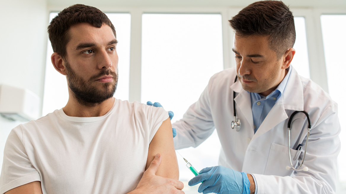 Κορωνοϊός – Ανοσία: Πότε θα χρειαστούμε την τρίτη δόση εμβολίου