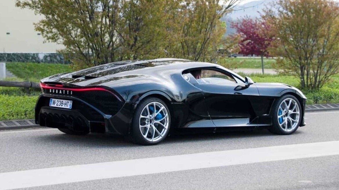 Πιάσαμε στα πράσα τη σπάνια Bugatti La Voiture Noire