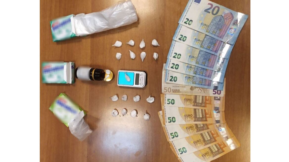 Ηράκλειο: Τσάκωσαν αλλοδαπό με 17 «φιξάκια» κοκαΐνης