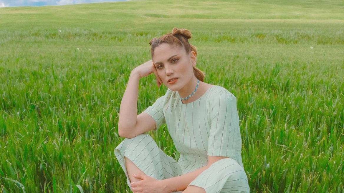 Η Μαίρη Συνατσάκη έκανε το ιδανικό χτένισμα για κάθε ανοιξιάτικη έξοδο