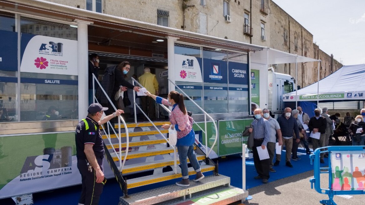 Ιταλία: 10.554 κρούσματα κορωνοϊού και 207 θάνατοι το τελευταίο 24ωρο