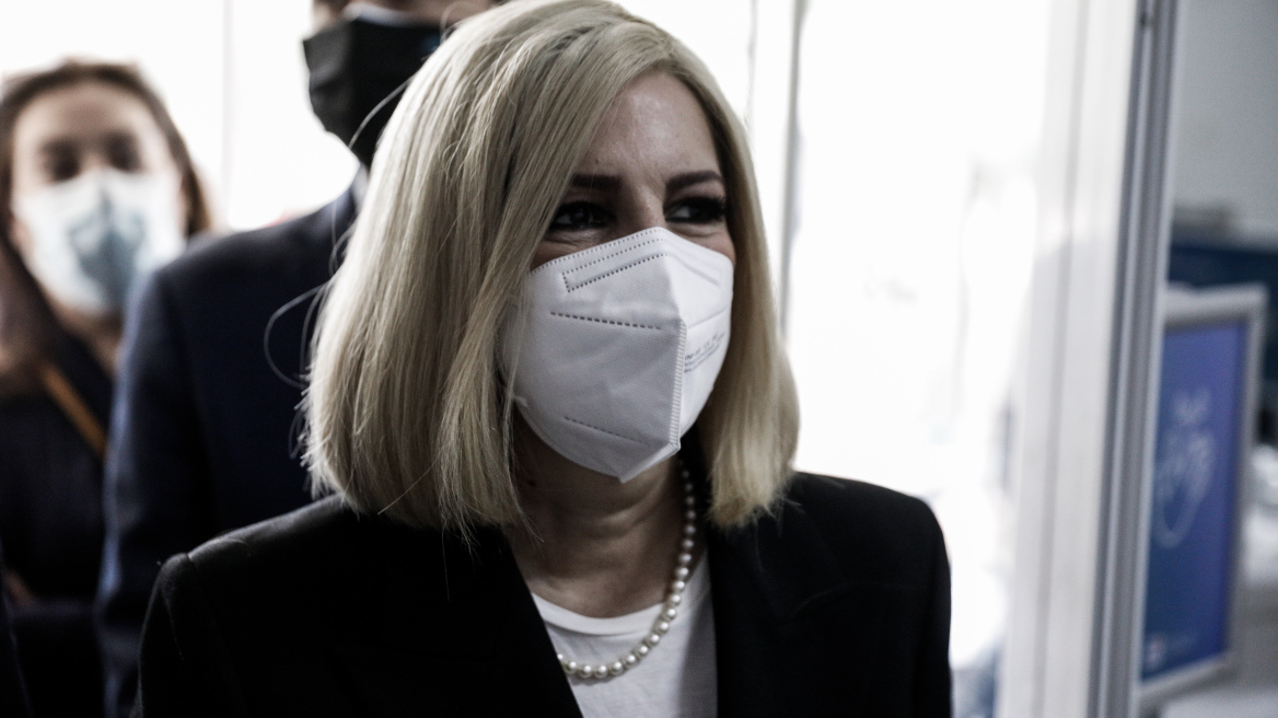 Γεννηματά: «Εμβολιαζόμαστε γιατί νοιαζόμαστε», το μήνυμα του ΚΙΝΑΛ