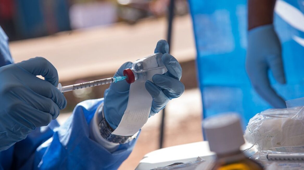Εμβόλιο: Τι θα γίνει αν μετά το AstraZeneca κάνουμε άλλο - Ερευνα μιλά για θετικά αποτελέσματα 