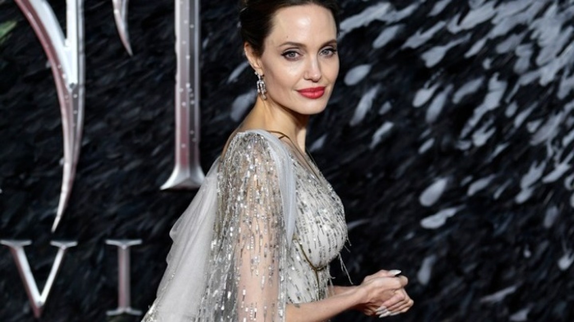 Αντζελίνα Τζολί ενόψει του διαζυγίου με τον Μπραντ Πιτ: Είναι μόνη αλλά αισθάνεται δυνατή