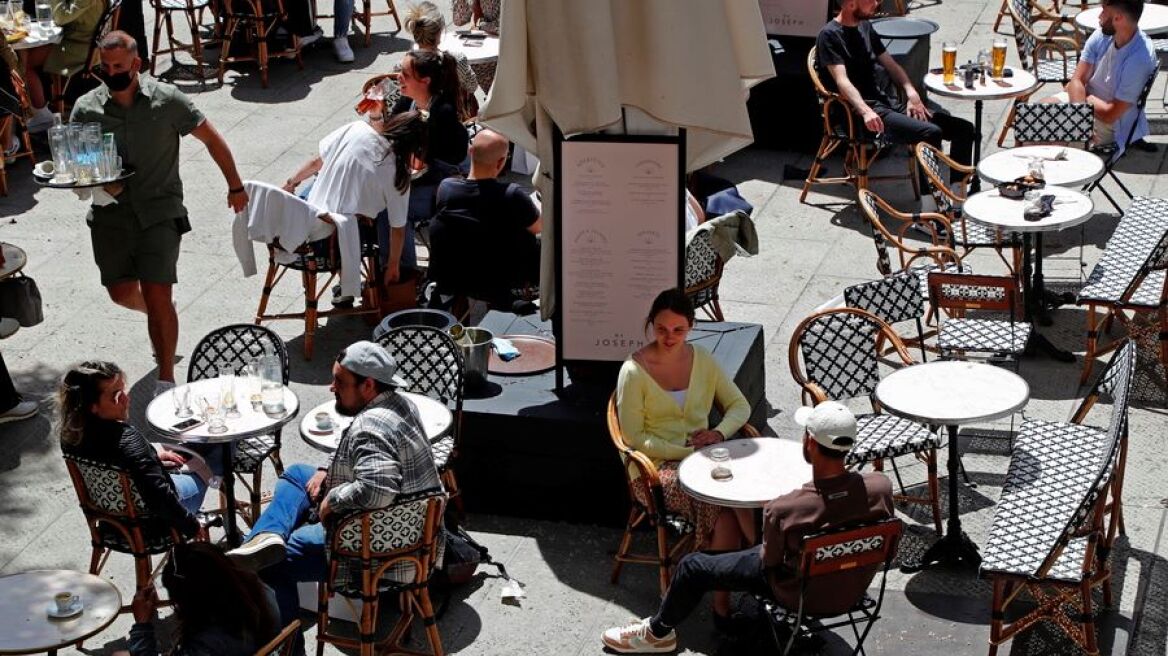 Γαλλία: «Βάλετε όρια στη μετά το lockdown “ευφορία”»