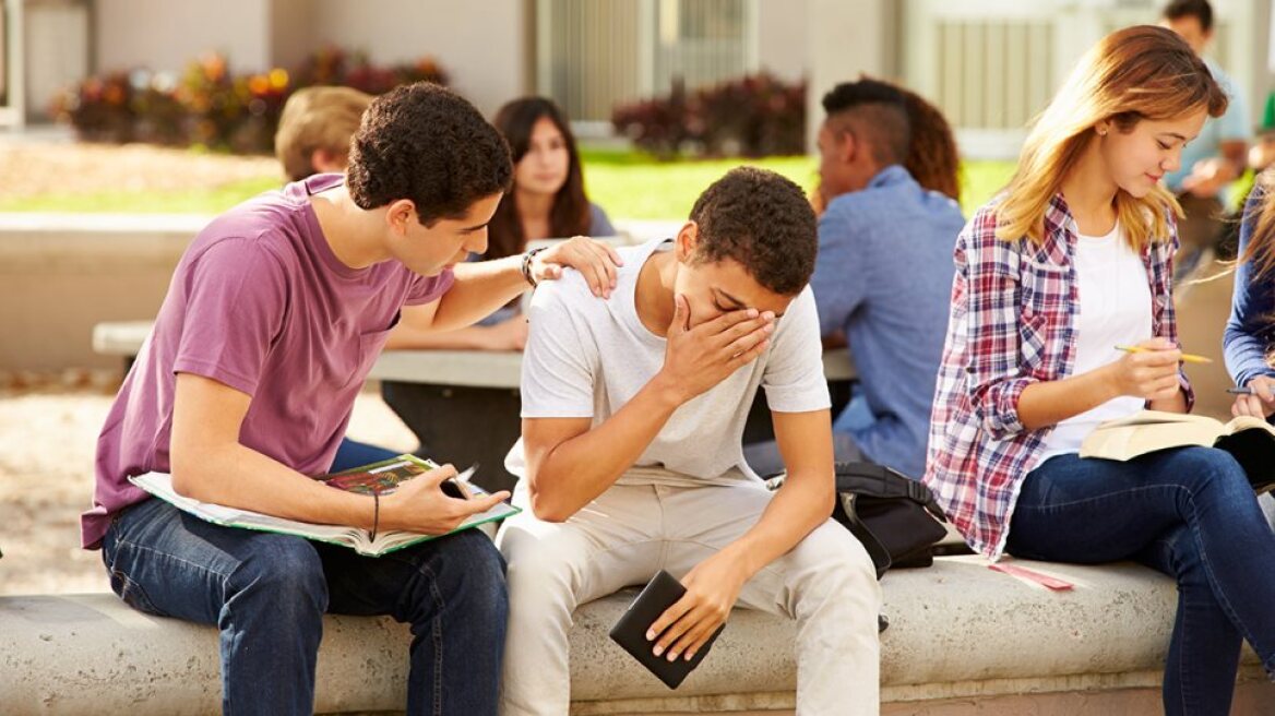 Πανδημία: Σχεδόν διπλασιάστηκε ο εθισμός των εφήβων στο διαδίκτυο