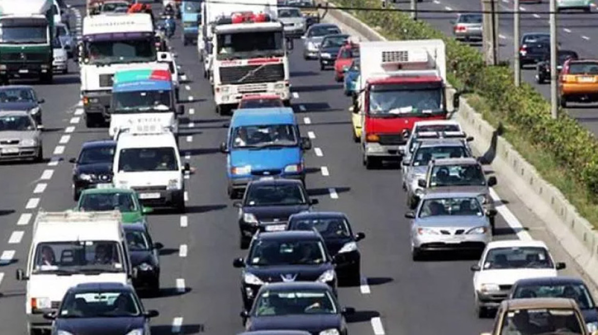 ΑΑΔΕ: «Οδηγός» για τα τέλη κυκλοφορίας με τον μήνα