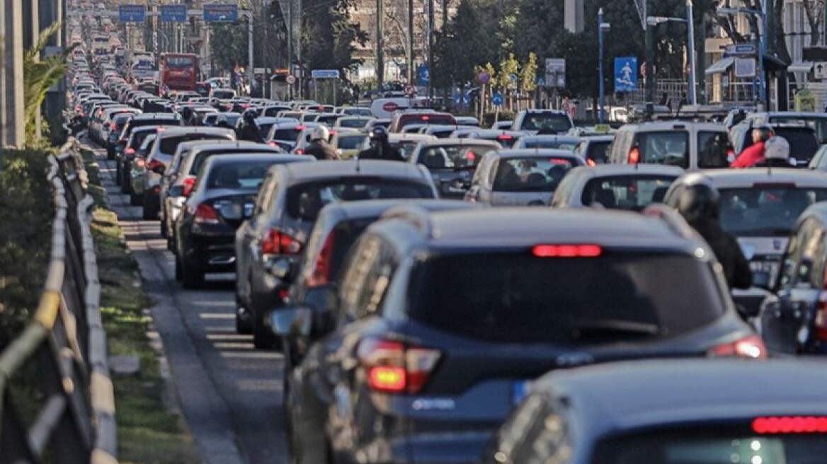 Κίνηση στους δρόμους: Μποτιλιάρισμα στο κέντρο, ύστερα από τροχαίο στην Πανεπιστημίου