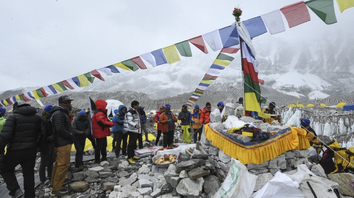 Covid 19: Από ορειβάτες του Έβερεστ φέρεται να εξαπλώθηκε η «μετάλλαξη του Νεπάλ»