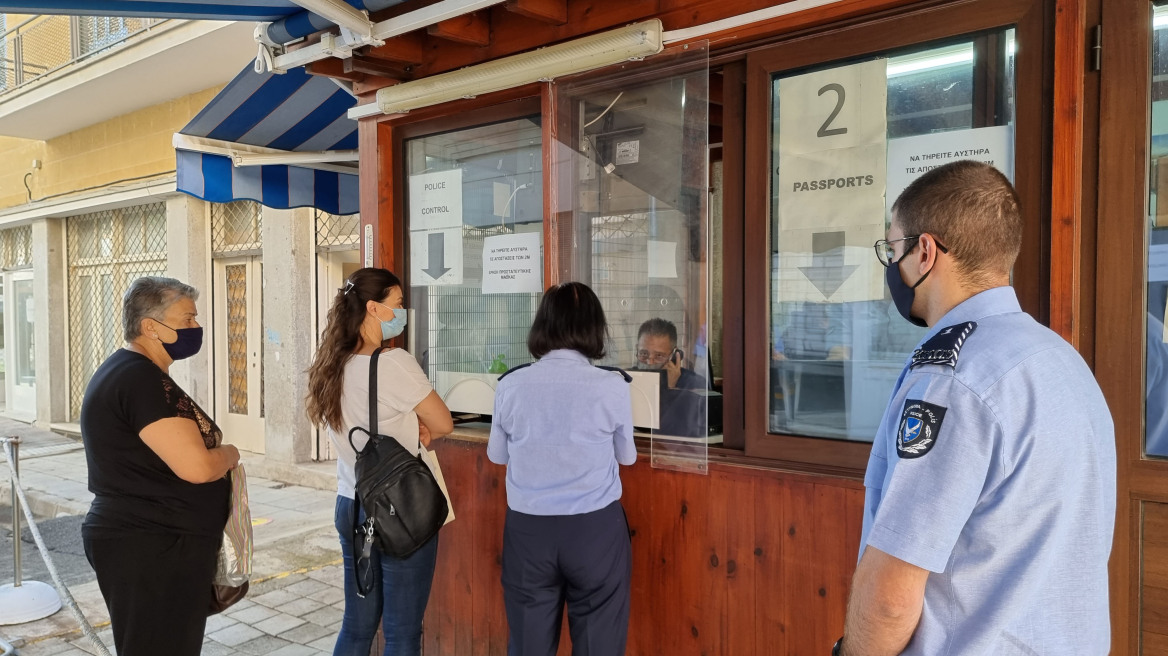 Επαναλειτούργησαν μετά από 15 μήνες τα οδοφράγματα στην πράσινη γραμμή