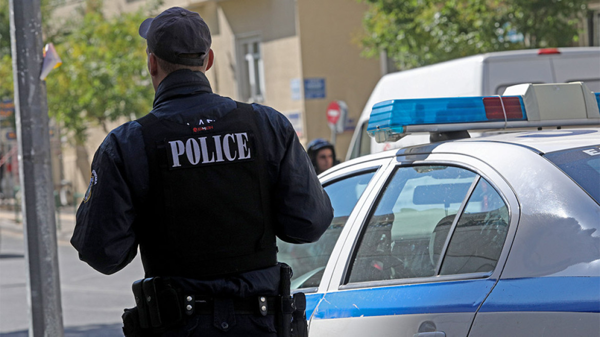 Η λησταρχίνα με τη ζακέτα: Ανθρωποκυνηγητό για την γυναίκα που ληστεύει ηλικιωμένες