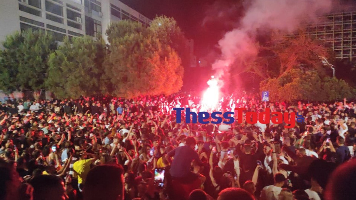 Θεσσαλονίκη: Το... αδιαχώρητο και πάλι στο ΑΠΘ - «Κορωνοπάρτι» με 3.000 άτομα, DJ και πυρσούς 