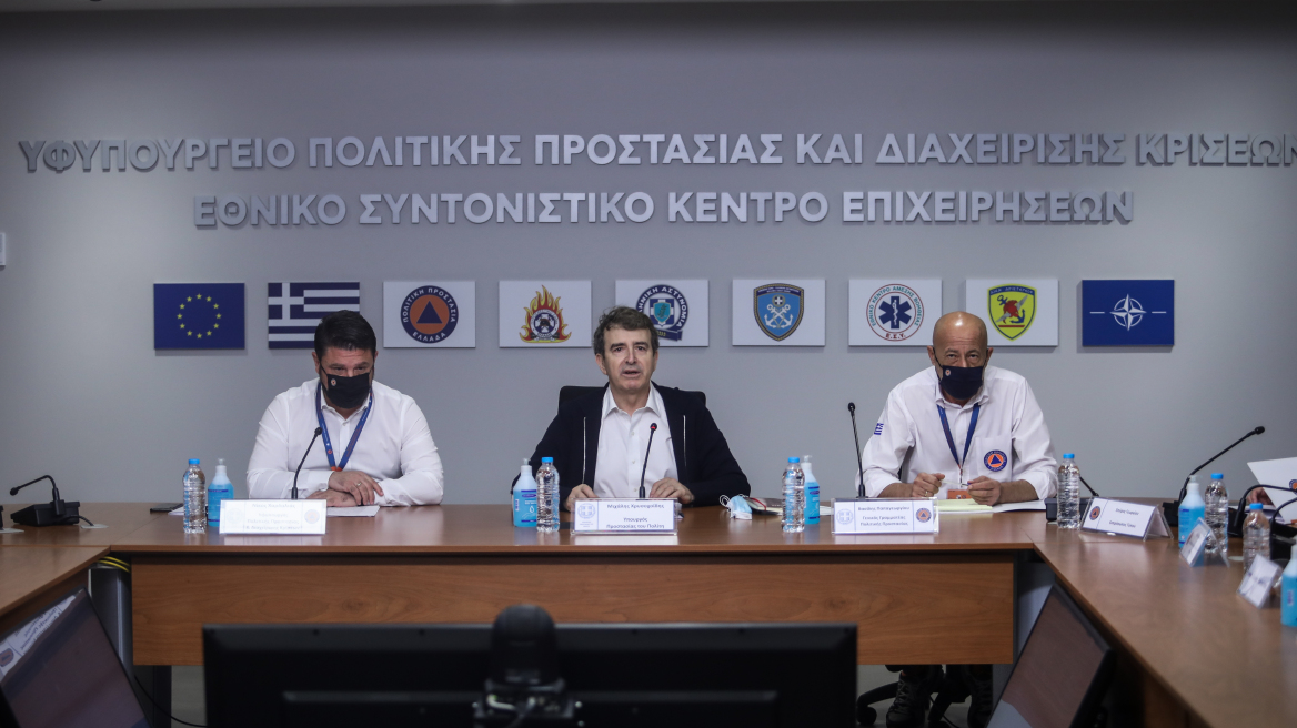 Χρυσοχοϊδης - Χαρδαλιάς: Με 69 αεροπλάνα και ελικόπτερα οι φετινές μάχες με τις πυρκαγιές