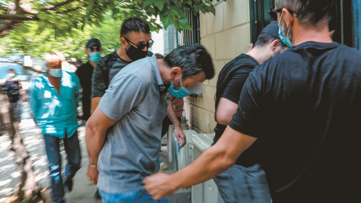 Η μαφία της Ζακύνθου: «Έχεις ιδέα από 45άρι πώς τρυπάει; Τον πέτυχα, δεν θα γλιτώσει»