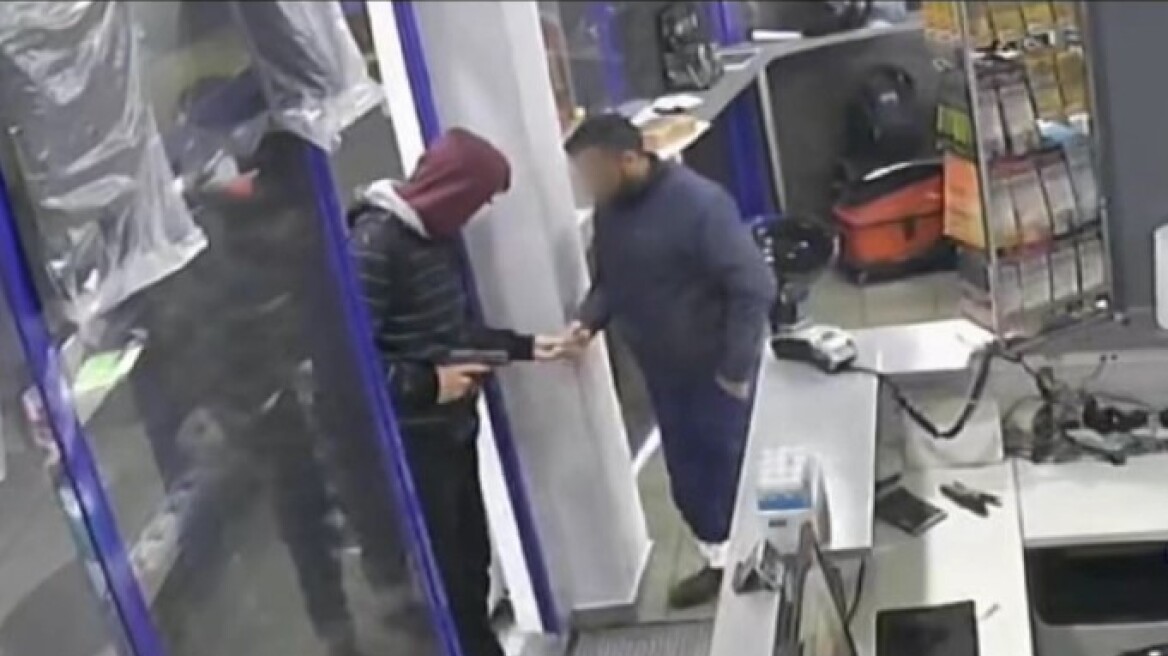 Αστυνομικός λήστευε υπαλλήλους σε βενζινάδικα με το υπηρεσιακό περίστροφο! - Δείτε φωτογραφίες