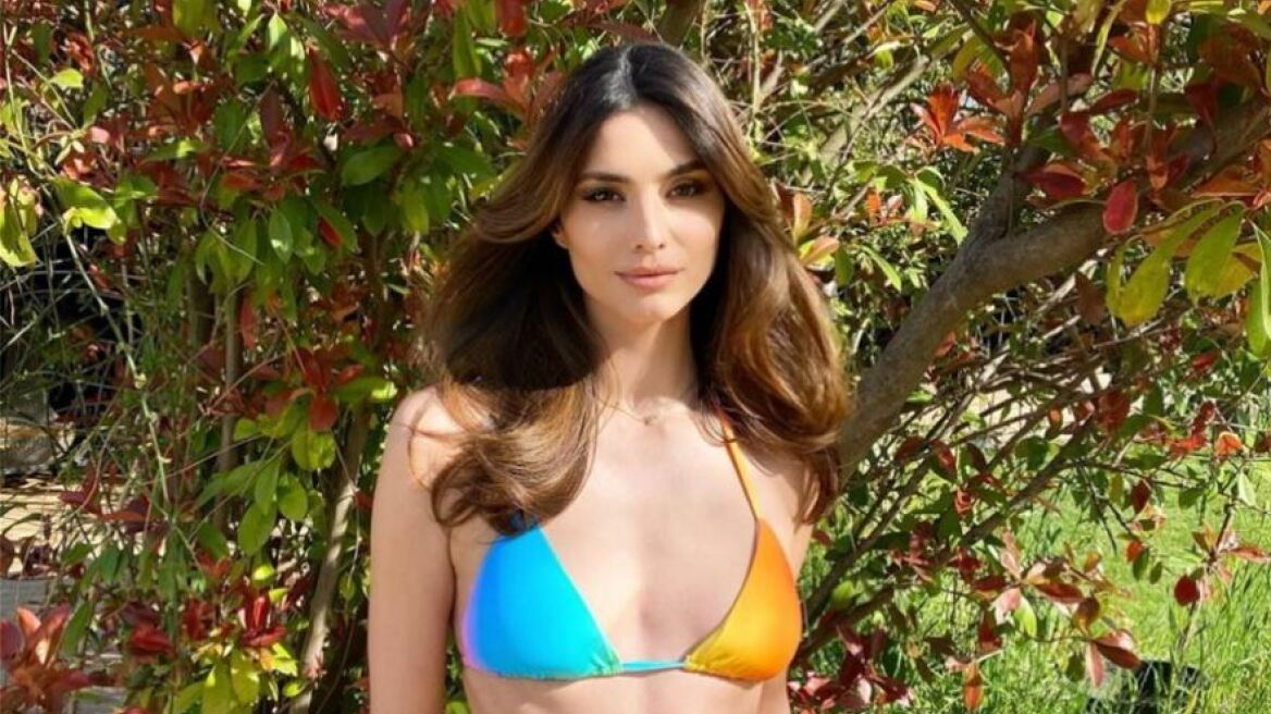 Ηλιάνα Παπαγεωργίου: Ποζάρει τόπλες στα Κουφονήσια