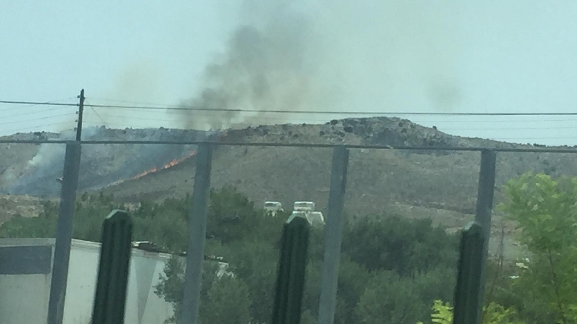 Κρήτη: Μεγάλη φωτιά κοντά στο Πεδίο Βολής Γουβών - Επιχειρεί και ελικόπτερο