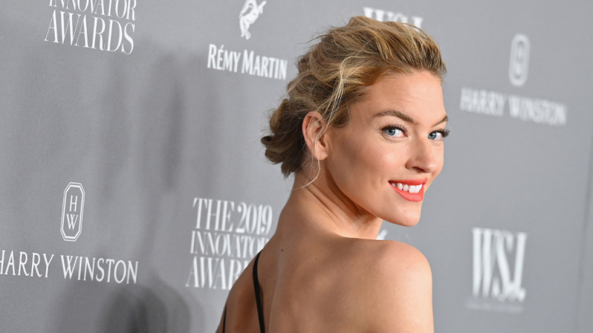 Μάρθα Χαντ: Το αγγελάκι της Victoria's Secret ποζάρει με μαγιό και αποκαλύπτει την εγκυμοσύνη της - Δείτε φωτογραφίες