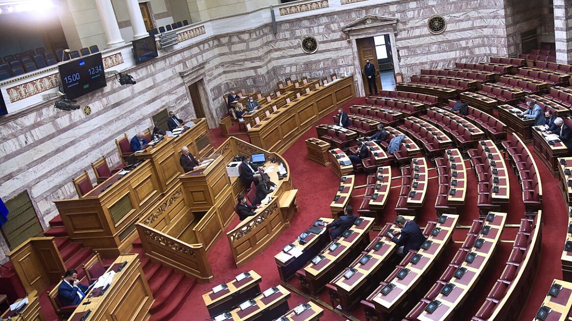 Κόντρα Παπαθανάση – Γιαννούλη για τα fake news