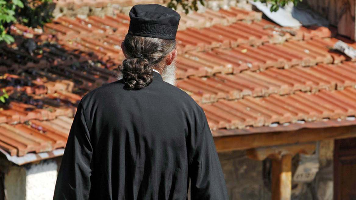 Αγρίνιο: Συγκλονίζουν οι αποκαλύψεις για το «εφιαλτικό κοινόβιο» του ιερέα - «Με παρενοχλούσε κάθε μήνα από τα 12 έως τα 14»