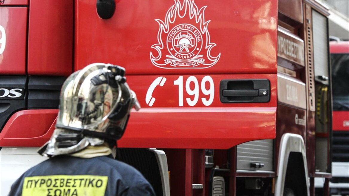 Σύλληψη και πρόστιμο για άνδρα που έκαιγε χόρτα στο Ηράκλειο