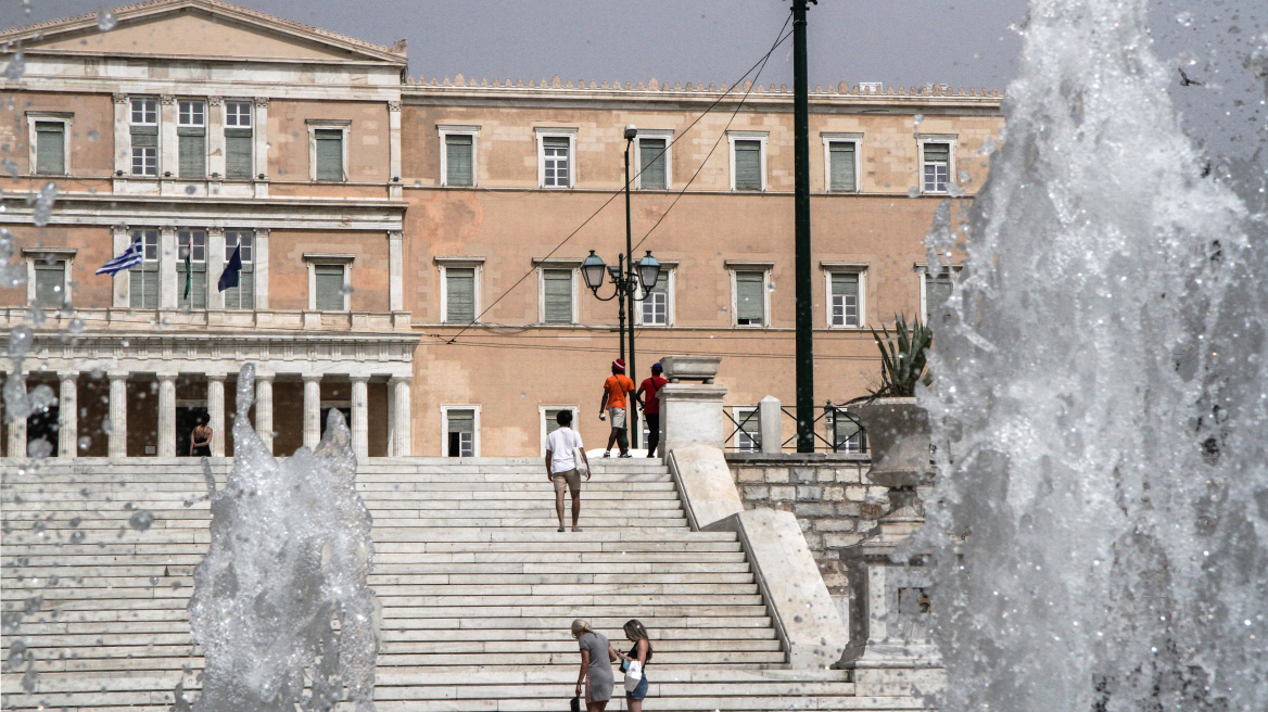 Καιρός: Καύσωνας από την Ιταλία ανεβάζει τη θερμοκρασία στη χώρα - Βοριάδες στα πελάγη έως 6 μποφόρ