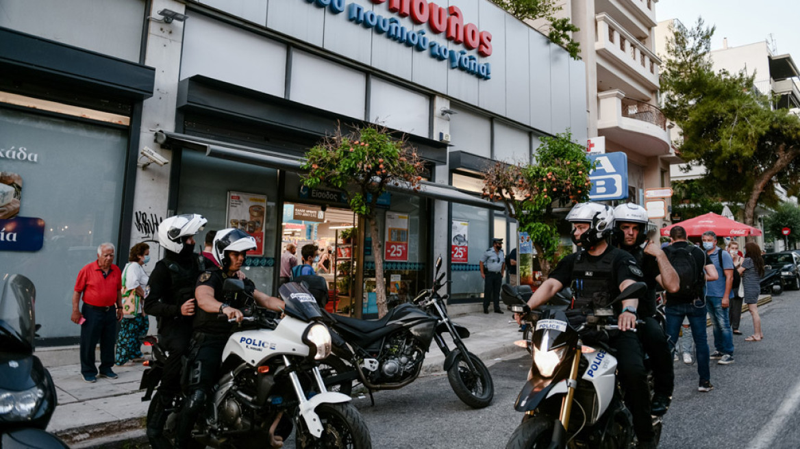 Ληστεία σε σούπερ μάρκετ στην Καισαριανή: Σεσημασμένο το δίδυμο των κακοποιών