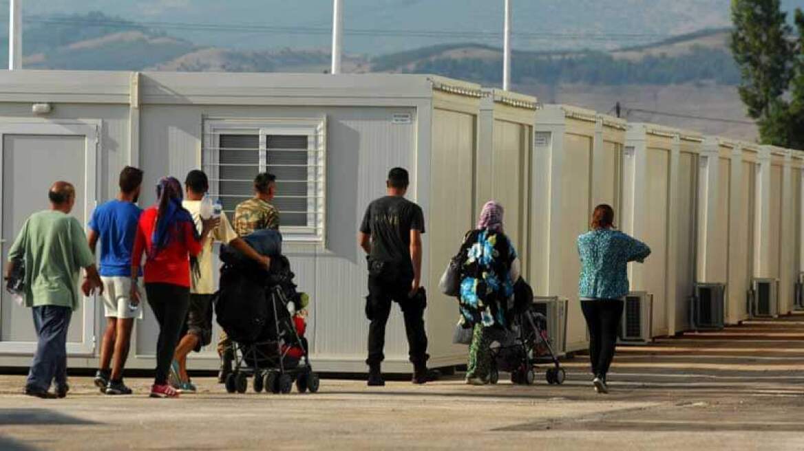 Υπουργείο Μετανάστευσης: Μειώθηκαν κατά 79% οι διαμένοντες στα νησιά και 35% σε ολόκληρη τη χώρα τον φετινό Σεπτέμβριο